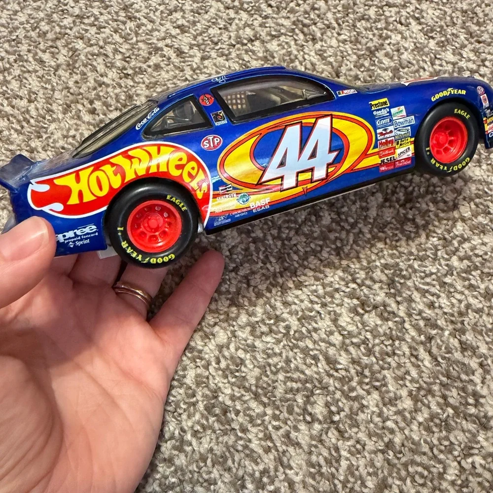 Nascar Hot Wheels Kyle petty 1997 Blue and White Racing Pontiac Car